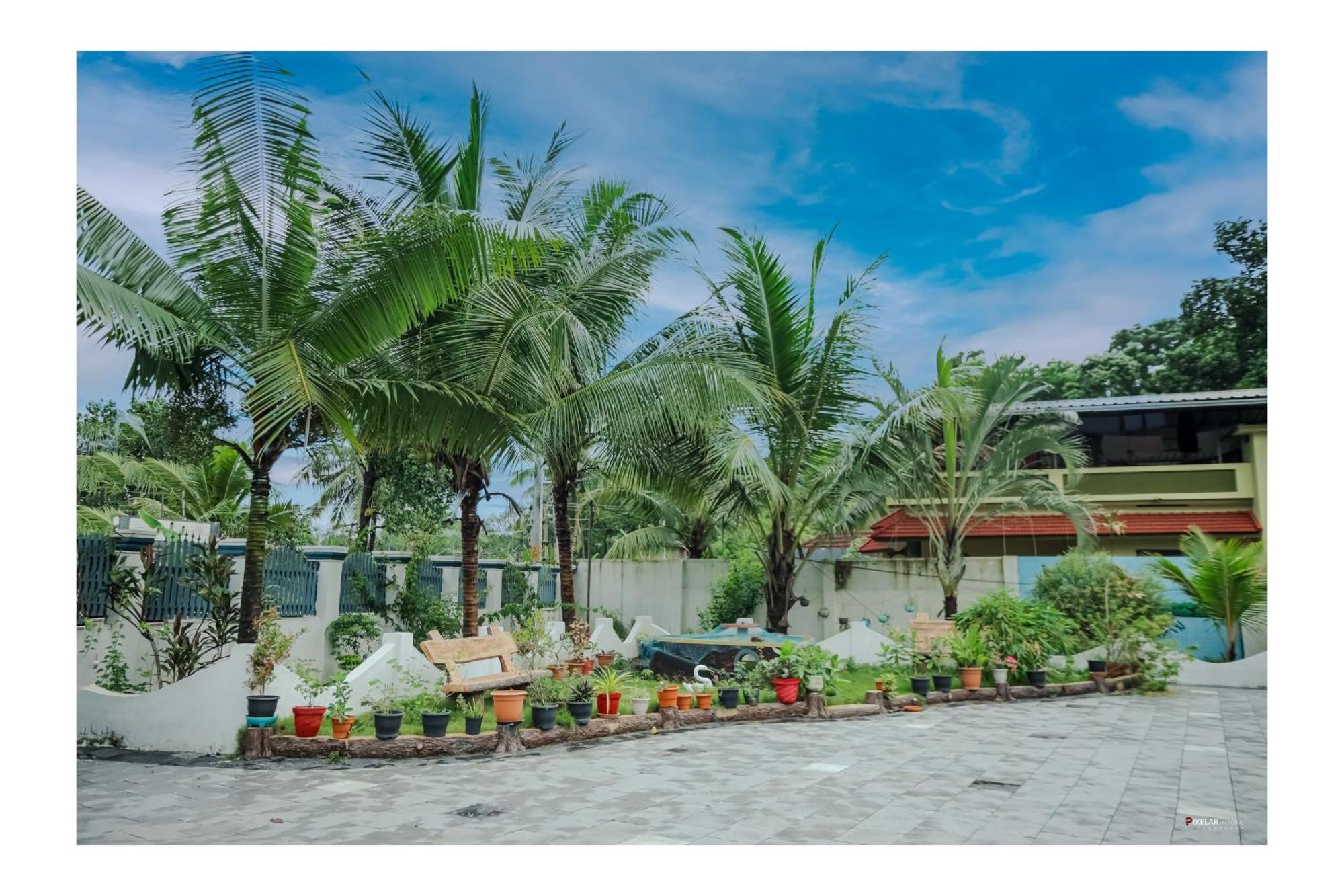 Отель Gilead Holliday Tamarakulam Экстерьер фото
